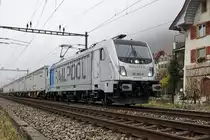 WIDMER RAIL SERVICES AG/WRS.
WRS Holzzug mit der RAILPOOL 187 007-7 im nebligen Schafis bei Ligerz am 26. November 2020. 
Einen herzlichen Dank an den Lokomotivführer für die sehr freundliche und akustische Begrüssung.
Foto: Walter Ruetsch 