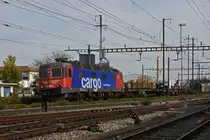 Re 620 026-5 durchfährt den Bahnhof Pratteln. Die Aufnahme stammt vom 20.10.2020.