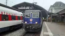 Dieses Bild wird schon bald Vergangenheit sein:Die Re 421 383 (11383) ist soeben mit dem Eurocity aus München eingetroffen und wartet auf die Weiterfahrt nach Zürich HB.

St. Gallen HB, 25.11.2020