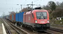 ÖBB - Österreichische Bundesbahnen [A] mit  1116 085  [NVR-Nummer: 91 81 1116 085-2 A-ÖBB] und Containerzug am 27.11.20 Berlin Hirschgarten.