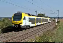 Auch 1428 518-3 (ET 4.04) und 1430 051-1 (ET 6.08 | Stadler FLIRT 160) mussten aus unerklärlichem Grund für einige Minuten vor einem Signal bei Metterzimmern (Bietigheim-Bissingen) stehenbleiben.
Beim Beschleunigen passieren die beiden umgeleiteten Triebzüge eine Handvoll Fotografen, die noch eine Überführungsfahrt erwarten.

🧰 Go-Ahead Baden-Württemberg GmbH (GABW)
🚝 RE 19678 (RE1) Stuttgart Hbf–Karlsruhe Hbf [+5]
🚩 Bahnstrecke Bietigheim-Bissingen–Bruchsal (Westbahn (Württemberg) | KBS 770)
🕓 20.9.2020 | 14:16 Uhr