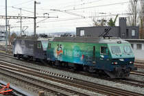 EISENBAHNDIENSTLEISTER GmbH.
Re 446 016 und Re 446 017, ehemals SOB/SBB als Lokzug unterwegs bei Stein Säckingen am 10. Dezember 2020.
Foto: Walter Ruetsch