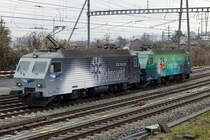EISENBAHNDIENSTLEISTER GmbH.
Re 446 017 und Re 446 016, ehemals SOB/SBB als Lokzug unterwegs bei Stein Säckingen am 10. Dezember 2020.
Foto: Walter Ruetsch