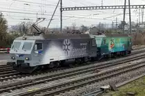 EISENBAHNDIENSTLEISTER GmbH.
Re 446 017 und Re 446 016, ehemals SOB/SBB als Lokzug unterwegs bei Stein Säckingen am 10. Dezember 2020.
Foto: Walter Ruetsch