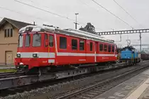 Der Zug, mit dem BDe 4/4 46 ist steht im Bahnhof Kaiseraugst und wartet auf die Weiterfahrt zum Werk 2 der Firma Thommen. Die Aufnahme stammt vom 10.12.2020.