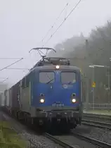 EGP 140 838 mit einem Containerzug in Richtung Hamburg bei Durchfahrt durch Friedrichsruh; 11.12.2020
