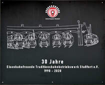 Zum diesjährigen Herbstlokfest im Lokschuppen Staßfurt feierte der veranstaltende Verein, die Eisenbahnfreunde Traditionsbahnbetriebswerk Staßfurt e.V., sein 30-jähriges Bestehen. Für diesen Anlass wurde extra ein Schild auf dem Betriebsgelände angebracht.
In den nächsten Tagen möchte ich von dieser Veranstaltung, welche zeitgleich meine einzige in diesem Jahr als Teilnehmer war, in Bild und Text berichten. Eines vorab: Das Wetter war dem Jubiläum gegenüber nicht wohlgesonnen, sodass sämtliche Motive nur im Dauerregen umsetzbar waren.

🕓 26.9.2020 | 11:00 Uhr