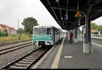 772 312-5 (771 012-2 | 171 012-2 | VT 2.09.067 | 95 80 0772 006-2 D-BSV) und 772 367-9 (771 067-6 | 171 067-2 | VT 2.09.067 | 95 80 0772 007-0 D-BSV) stehen im Startbahnhof Staßfurt auf Gleis 3.
Es handelt sich um den Pendelverkehr zum diesjährigen Herbstlokfest des Lokschuppens Staßfurt zwischen Staßfurt-Leopoldshall und dem Bahnhof Staßfurt.

🧰 Fahrzeugsammlung Pester für die Eisenbahnfreunde Traditionsbahnbetriebswerk Staßfurt e.V.
🚝 Zug 3 Staßfurt–Staßfurt-Leopoldshall
🚩 Bahnstrecke Schönebeck–Güsten (KBS 335)
🕓 26.9.2020 | 9:53 Uhr