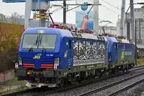 Die beiden fabrikneuen Vectronen 475 901 und 902 von WRS wurden am 11.12.2020 von Regensburg (D) nach Rothenburg (CH) überführt, aufgenommen am Nachmittag zwischen Pratteln (CH) und Frenkendorf (CH).
