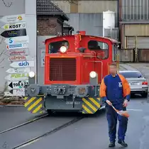 Kurz mal die Straße gesperrt, damit die Köf passieren kann. (Hattingen, Dezember 2020)