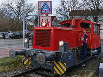 Eine Köf auf dem Weg zum Gelände der Westfälische Lokomotiv Fabrik Karl Reuschling. (Hattingen, Dezember 2020)