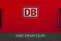 Gut zwei Wochen vor dem Ende der mit Dieselloks bespannten EuroCity zwischen München und Lindau ist der Abschiedsgruß  EC Ade  in die Schmutzschicht der am 27.11.2020 in Lindau abgestellten Mühldorfer 218 430-7 geschrieben.