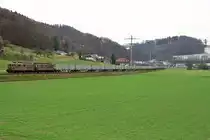 Zuckerrübenkampagne Aarberg 2020.
Die letzten Zuckerrübenzüge mit BLS  BRUNELLI  Re 425 im Dienste der SERSA GROUP.
Zug Aarberg-Dottikon mit den Re 425 179 und Re 425 195 bei Hermiswil am 12. Dezember 2020.
Rückfahrt als Lokzug zurück nach Spiez.
Bedeutet das Ende der wiederum sehr erfolgreichen Zuckerrübenkampagne 2020 Aarberg der SERSA GROUP. Auch einen herzlichen Dank an das freundliche Personal mit viel Geduld für die Bahnfotografen.
Foto: Walter Ruetsch 