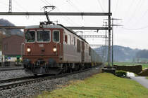 Zuckerrübenkampagne Aarberg 2020.
Die letzten Zuckerrübenzüge mit BLS  BRUNELLI  Re 425 im Dienste der SERSA GROUP.
Zug Aarberg-Dottikon mit den Re 425 179 und Re 425 195 beim Zwischenhalt in Riedtwil am 12. Dezember 2020.
Rückfahrt als Lokzug zurück nach Spiez.
Bedeutet das Ende der wiederum sehr erfolgreichen Zuckerrübenkampagne 2020 Aarberg der SERSA GROUP. Auch einen herzlichen Dank an das freundliche Personal mit viel Geduld für die Bahnfotografen.
Foto: Walter Ruetsch 
