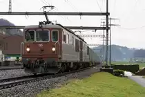 Zuckerrübenkampagne Aarberg 2020.
Die letzten Zuckerrübenzüge mit BLS  BRUNELLI  Re 425 im Dienste der SERSA GROUP.
Zug Aarberg-Dottikon mit den Re 425 179 und Re 425 195 beim Zwischenhalt in Riedtwil am 12. Dezember 2020.
Rückfahrt als Lokzug zurück nach Spiez.
Bedeutet das Ende der wiederum sehr erfolgreichen Zuckerrübenkampagne 2020 Aarberg der SERSA GROUP. Auch einen herzlichen Dank an das freundliche Personal mit viel Geduld für die Bahnfotografen.
Foto: Walter Ruetsch 
