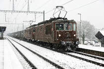 Zuckerrübenkampagne Aarberg 2020.
Die letzten Zuckerrübenzüge mit BLS  BRUNELLI  Re 425 im Dienste der SERSA GROUP.
Zug Dottikon-Aarberg mit den Re 425 179 und Re 425 195 anlässlich der Bahnhofsdurchfahrt Solothurn-West bei winterlicher Wetterlage am 11. Dezember 2020.
Foto: Walter Ruetsch 
