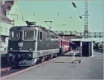 Mein Beitrag zum Abschied der traditionellen Wagen-Lok Komposition Zürich - München: Knipse- Bilder aus alten Zeiten. Die SBB Re 4/4 II 11196 hat den IC  Bavaria  übernommen und wartet auf die Abfahrt in Richtung Zürich. Es ist erstaunlich, wie lange das Konzept der Verbindung Zürich München vom Grundaufbau her, SBB Re 4/4 II und zwei DB 218 mit meist nur in Details geänderten Kompositionen, all die vielen Jahre beständig geblieben ist.

21. Juli 1984