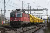 Re 420 162-0 durchfährt den Bahnhof Pratteln. Die Aufnahme stammt vom 13.11.2020.