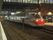 ICE 4 (912 213) als ICE 831 ist am Ziel Berlin-Gesundbrunnen angekommen. 
Es handelt sich um den neulich erst beklebten TZ 9213 mit dem Mundnaseschutz.

Berlin, der 13.12.2020