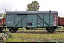 Blick auf einen Gepäckwagen der Gattung  Pwgs  (DR 40 50 940 1259-9), der während des Herbstlokfests auf dem Gelände des Lokschuppen Staßfurt steht.

🧰 Eisenbahnfreunde Traditionsbahnbetriebswerk Staßfurt e.V.
🕓 26.9.2020 | 10:47 Uhr