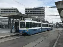 Linie 7 Wagennummer 2042  Altstetten  an der Endhaltestelle Bahnhof Stettbach. Datum: 13. 12. 2020