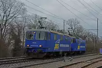 Doppeltraktion, mit den WRS Loks 430 112-3 und 421 373-2 fährt Richtung Bahnhof Kaiseraugst. Die Aufnahme stammt vom 10.12.2020.
