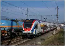 Ein Jahr Léman Express. Das erste Jahr des Léman Express war von verschiedenen Problemen gekennzeichnet welche den Betrieb behinderten oder zu Einschränkungen führte und wenn alles gut geht bis im April 2021 ausgeräumt werden, so dass dann ein stabiler Betrieb möglich sein wird.

Ab Coppet verkehren die Léman Express Züge nach Evian, St-Gervais les Bains Le Fayet und nach Annecy, sowie die SL4 bis Annemanne, was in der Folge auf der Strecke bis Annemasse einen Viertelstundentakt ergibt, wobei sich SNCF und SBB Züge den Verkehr teilen. 

Im Bild der SBB LEX RABE 522 220 der mit einem weitern SBB LEX RABe 522 Coppet in Richtung Annecy verlässt. 

21. Jan. 2020