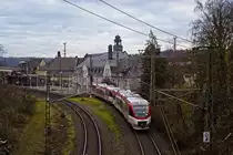 Talent 1003-1 der RegioBahn verl�sst am Tag der Inbetriebnahme der Streckenverl�ngerung von Mettmann-Stadtwald bis Wuppertal Hbf (S28) den Bahnhof Vohwinkel in Richtung D�sseldorf (13.12.2020) 