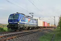 Am Abend des 21.04.2020 fuhr 193 791  Samen door Europa - RTB CARGO  mit ihrem Containerzug (Basel Bad Rbf - Rotterdam Waalhaven) nördlich von Hügelheim über die Rheintalbahn durchs Markgräflerland in Richtung Freiburg (Breisgau).