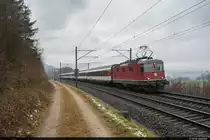 SBB Re 420 112-5 unterwegs mit IR36 1965 von Basel SBB nach Zürich HB und konnte hier am 07.12.2020 zwischen Frick und Hornussen aufgenommen werden.
