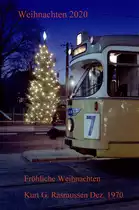 Weihnachten 2020: Mit vier alten Straßenbahnaufnahmen aus meiner Geburtsstadt Kopenhagen möchte ich allen, die Bahnbilder.de benutzen, fröhliche Weihnachten wünschen.
Bild 3: Københavns Sporveje SL 7 (DÜWAG/Kiepe-GT6 890) Brønshøj, Frederikssundsvej / Brønshøj Torv am 22. Dezember 1970.
