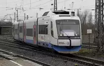 609 110 schlängelt sich, von Kaarst kommend, am Premierentag in den Neusser Hauptbahnhof. Seit dem 21.12.2020 wird die S 28 durchgehend von Wuppertal bis Kaarst befahren, und so kommen die Integrale jetzt auch ins Linksrheinische.