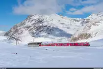 RhB Allegra ABe 8/12 3502 mit Bernina Express Chur - Tirano am 19. Dezember 2020 am Lej Pitschen zwischen Bernina Lagalb und Ospizio Bernina.