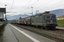 Noch stand die letzte Grüne von SBB CARTGO NATIONAL, die Re 420 330-3, am 23. Dezember 2020 im Einsatz bei Deitingen.
Auch ihr langes Leben geht leider bald zu Ende.
Foto: Walter Ruetsch  