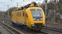 DB Netz mit dem Instandhaltungsfahrzeug für Oberleitungsanlagen (IFO)  711 116-4  am 22.12.20 Berlin Hirschgarten. Grüße an den TF. !!!!