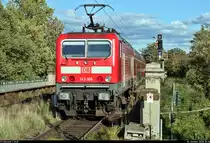 Nachschuss auf 143 168-3, die den Hp Halle Rosengarten auf der alten Rosengartenbrücke verlässt.
Aufgenommen am Ende des Bahnsteigs 1.

🧰 S-Bahn Mitteldeutschland (DB Regio Südost)
🚝 S 37749 (S7) Halle-Nietleben–Halle(Saale)Hbf
🚩 Bahnstrecke Halle–Hann. Münden (KBS 590)
🕓 4.10.2020 | 16:40 Uhr