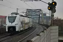 DB S-Bahn Rhein Neckar Siemens Mireo 463 027-3 am 03.01.21 in Mannheim Handelshafen vom  Bahnsteig per Zoom fotografiert 