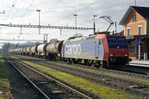 Der erste leere Sirupzug der Saison 2021 mit der Re 482 019-7 in Aarberg auf die Abfahrt nach Anklam wartend am 7. Januar.
Foto: Walter Ruetsch