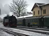99 1761-8  rangiert in Radeburg.09.01.2021 10:50 Uhr.
Grauer, trüber Wintertag mit Nieselregen, hier kann keine  Helligkeit   künstlich geschaffen werden.