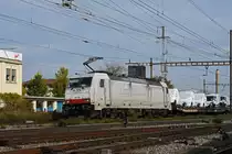 Lok 186 904-9 durchfährt den Bahnhof Pratteln. Die Aufnahme stammt vom 20.10.2020.