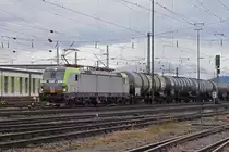 Siemens Vectron 475 422-2 der BLS durchfährt den badischen Bahnhof. Die Aufnahme stammt vom 28.12.2020.