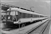 Der ÖBB ET 4010 004-2 in Innsbruck macht auch in S/W ein gutes Bild. 

Analogbild vom September 1993