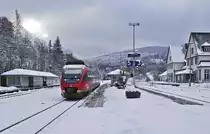 Mit dem Sauerland-Express von Hagen Hbf. nach Kassel-Wilhelmshöhe verlässt 644 057 am 09.01.2021 den Bahnhof Brilon Wald