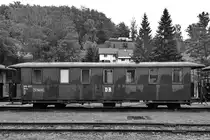 Dieser vierachsige Personenwagen KB4p (970-373) steht auf dem Gelände des sächsischen Schmalspurbahnmuseums Rittersgrün. (September 2020)