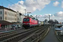 DB Cargo Siemens Vectron 193 311-8 mit KLV in Rüdesheim am Rhein am 09.01.21