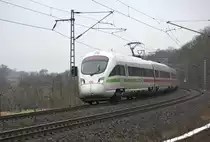 Ein ICT auf dem Wege nach Dresden Hbf durchfährt die Oberauer Kurve,  leider immer noch  
Nebelnässen.   10.01.2021  11:18 Uhr. 