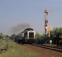 Klassische Einfahrsignalkombination von Rodheim aus Richtung Friedrichsdorf im September 1985 mit 211 175.