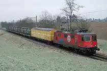 Re 420 294-1  100 Jahre Cirkus KNIE  zwischen Solothurn und Biberist am 30. Dezember 2019.
Foto: Walter Ruetsch