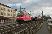 DB Cargo Bombardier Traxx 185 229-2 mit einen Mischer in Rüdesheim am 09.01.21