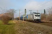 187 312 von railpool rollte am 10.01.21 mit einem Ganzzug Schwenkdachwagen durch Greppin Richtung Bitterfeld. Sie war zuvor am Signal zum stehen gekommen da sie auf die vorrausfahrende S-Bahn aufgelaufen war. 